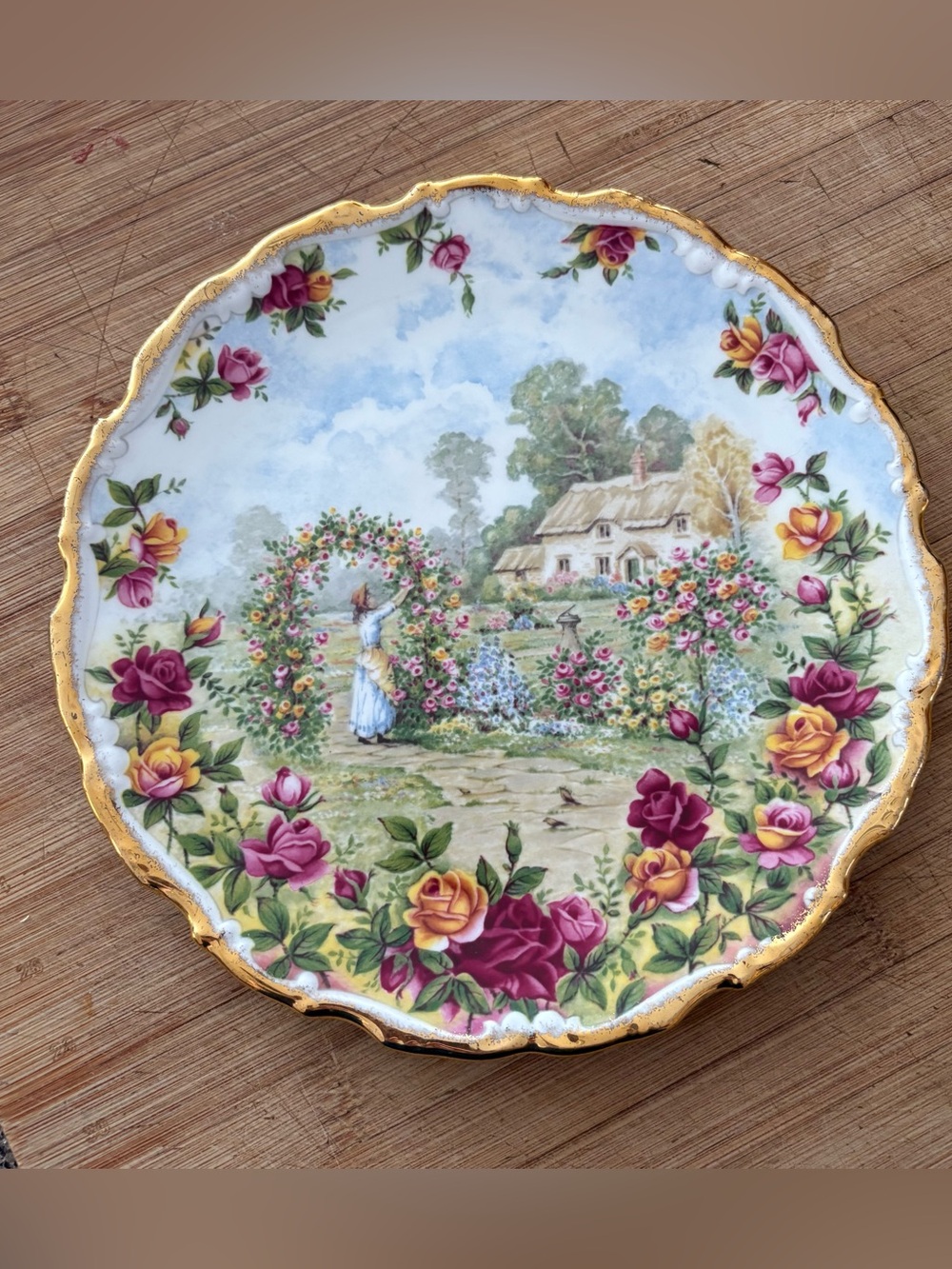 Royal Albert Old Country
Roses 25th Anniversary Plate